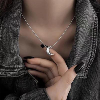 Elegant Silver Crescent Necklace for Women - Light Luxury Niche Clavicle Chain, 2025 Collection.