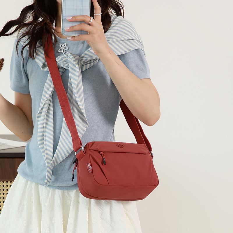 Vattentät Nylon Crossbody-väska med Flera Fickor Casual Axelväska för Kvinnor