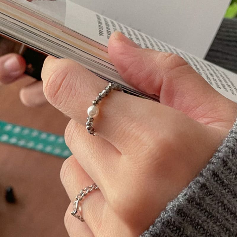 MERRYMOTIVE Perlmutt grau Kristall Ring