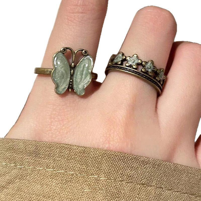Middle Ages Layered Butterfly Ring with Vintage and Sophisticated Style, Small and Unique Flower-shaped Opening Finger Ring for Women.