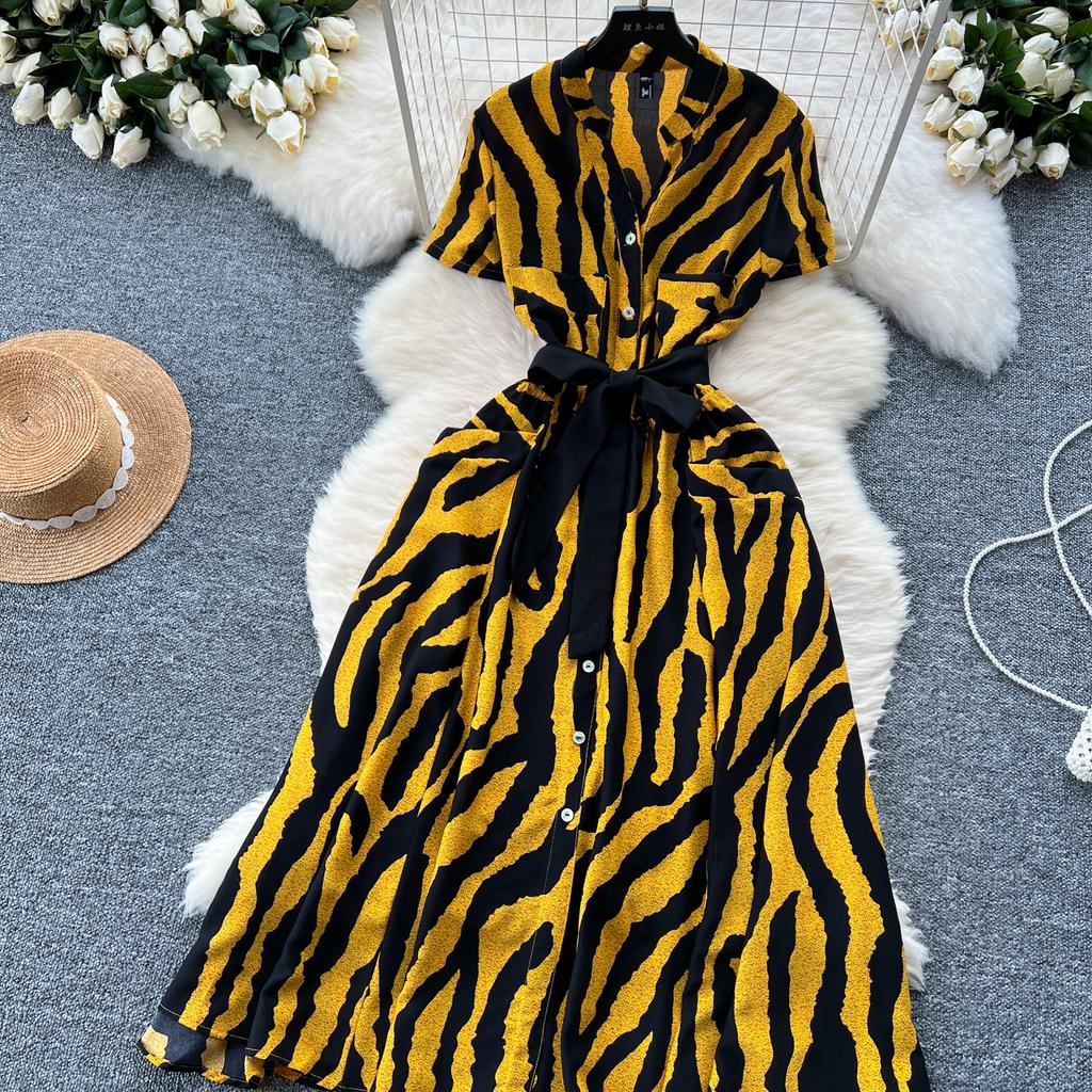 Letní dámské tištěné midi šaty s vintage výstřihem do V, krátkým rukávem a vysokým pasem, áčkové, jednořadé, ležérní šněrovací šaty