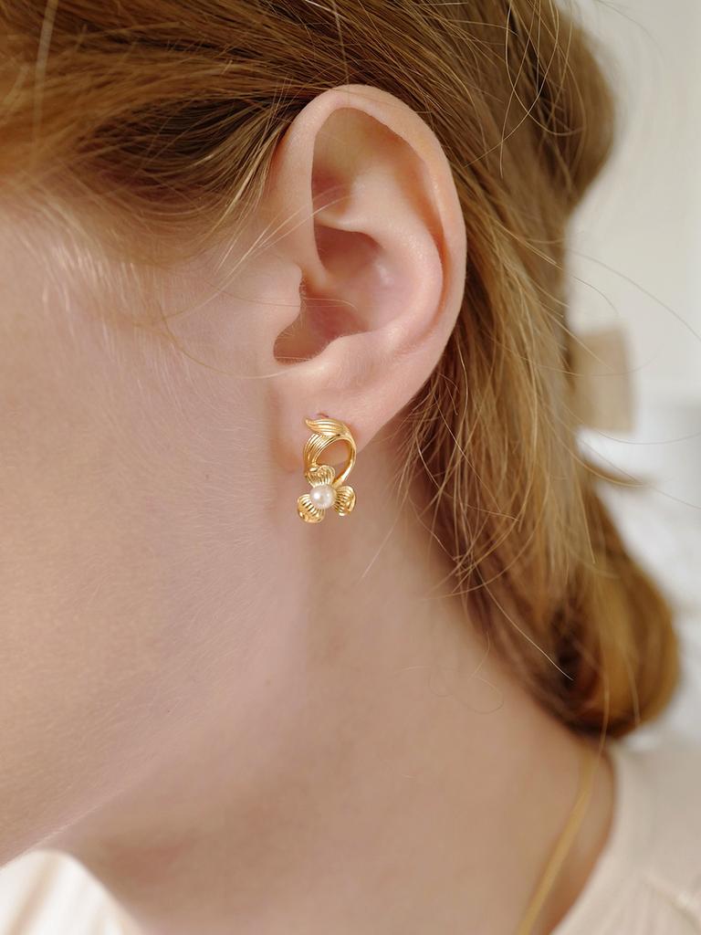 Fiore Trillium Pearl Earring