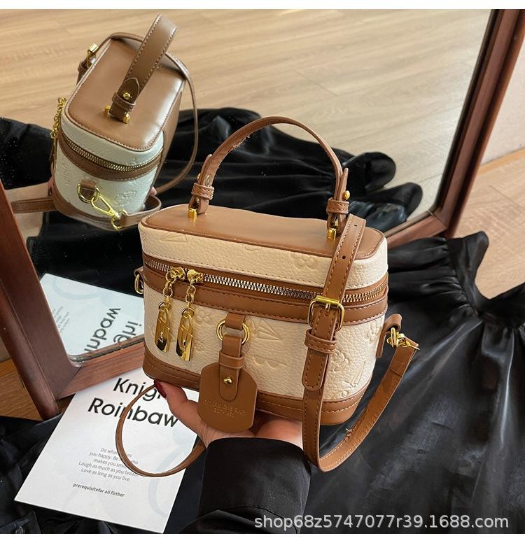 2025 Popular Bag Women 2025 New Spring Versatile Shoulder Messenger Bag Premium Texture Niche Portable Box Bag
