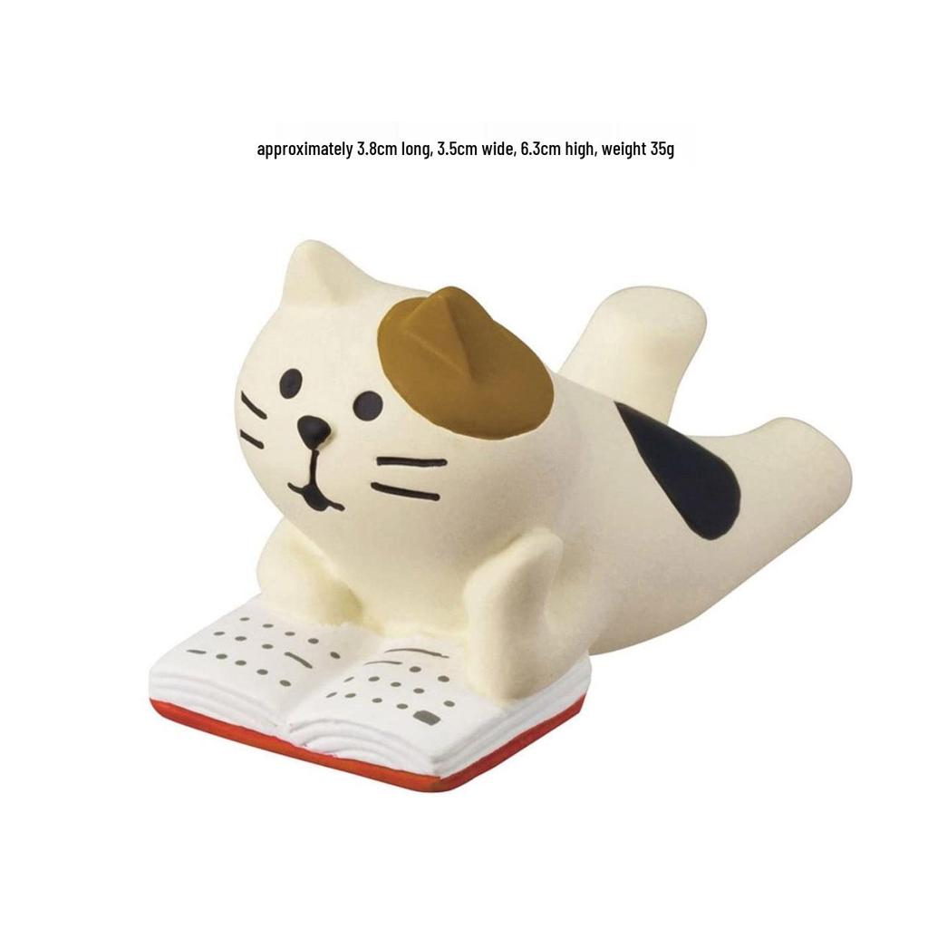 Japanese Cat Console Ornament: Trendy ZAKKA Resin Figure for Desktop or Car