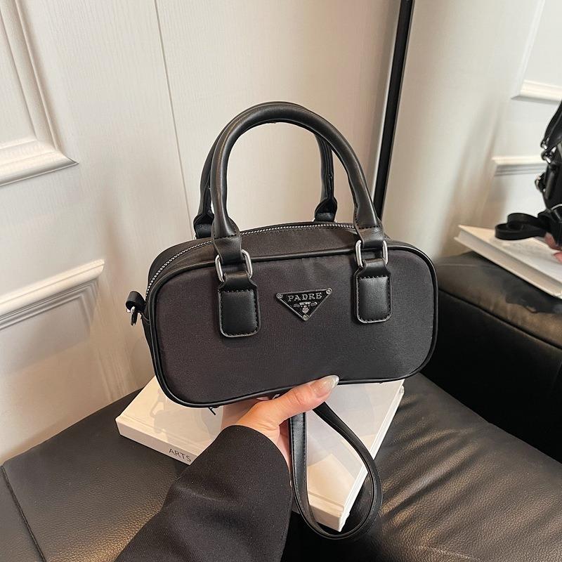 

New high-end niche design women s bag versatile pleated bowling bag exquisite fashion messenger bag handbag bag чёрный