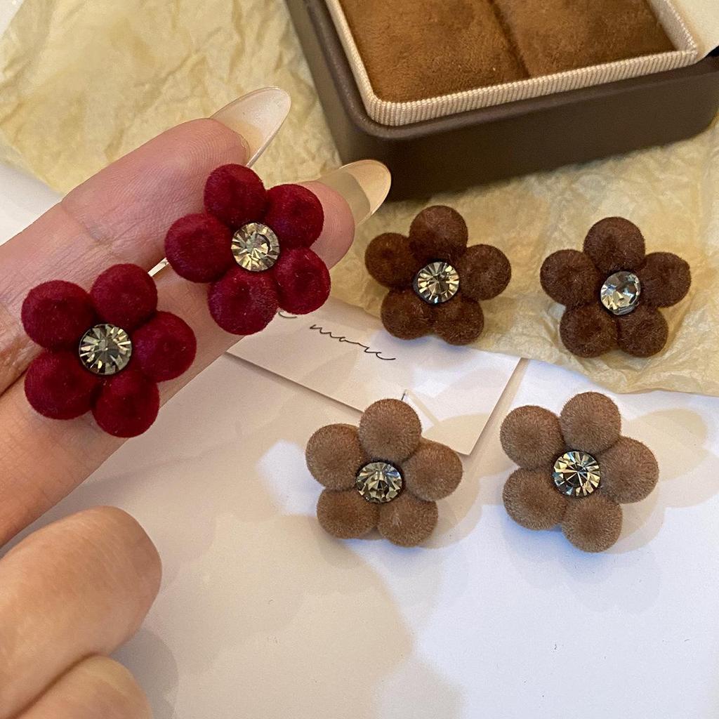 Exquisite Silver Needle Flower Stud Earrings for Women - Delicate, Versatile, Trendy Design