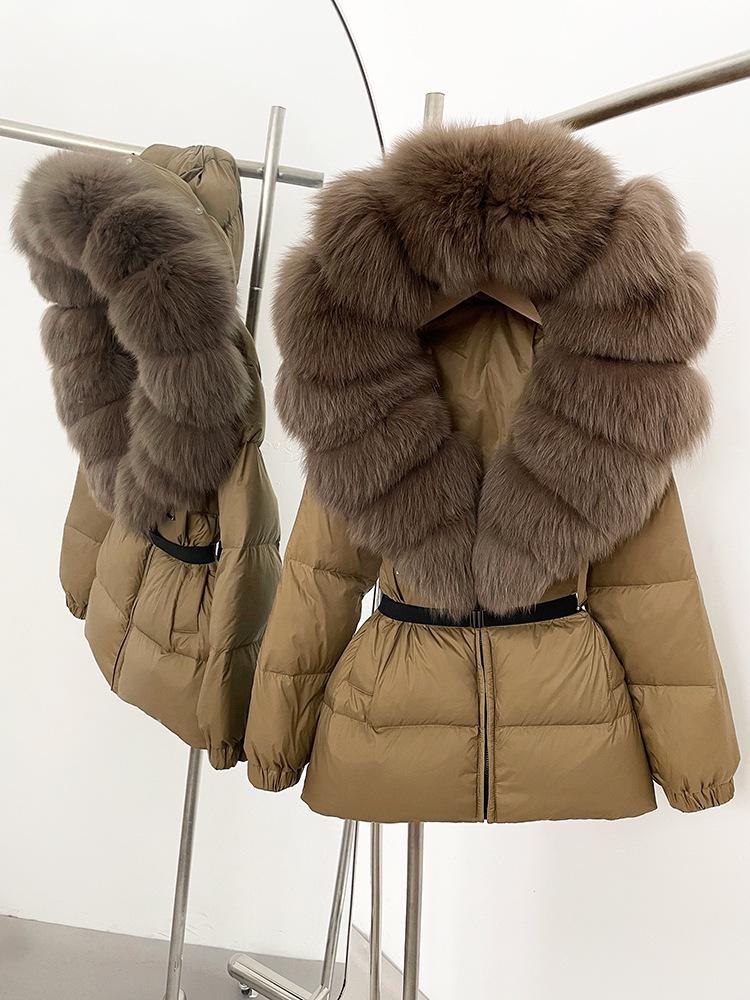Giacca invernale da donna in piuma d'anatra bianca con cappuccio in vera pelliccia di volpe