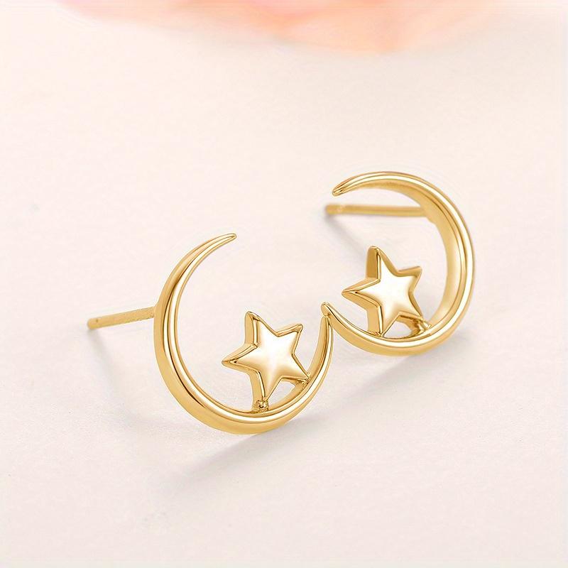 

A Pair of Star and Moon Student Earrings, In A Simple Style. Star and Moon Earrings with The Same Luster Are Suitable for Daily Wear золотой