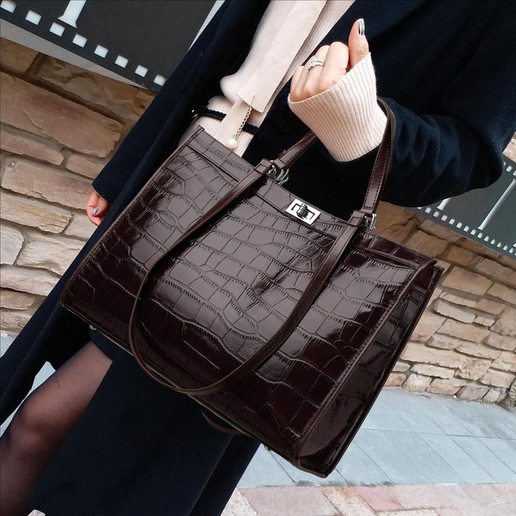 Elegante Borsa a Shopper in Pelle di Mucca Marrone con Texture Coccodrillo – Spaziosa ed Elegante per Viaggio e Lavoro