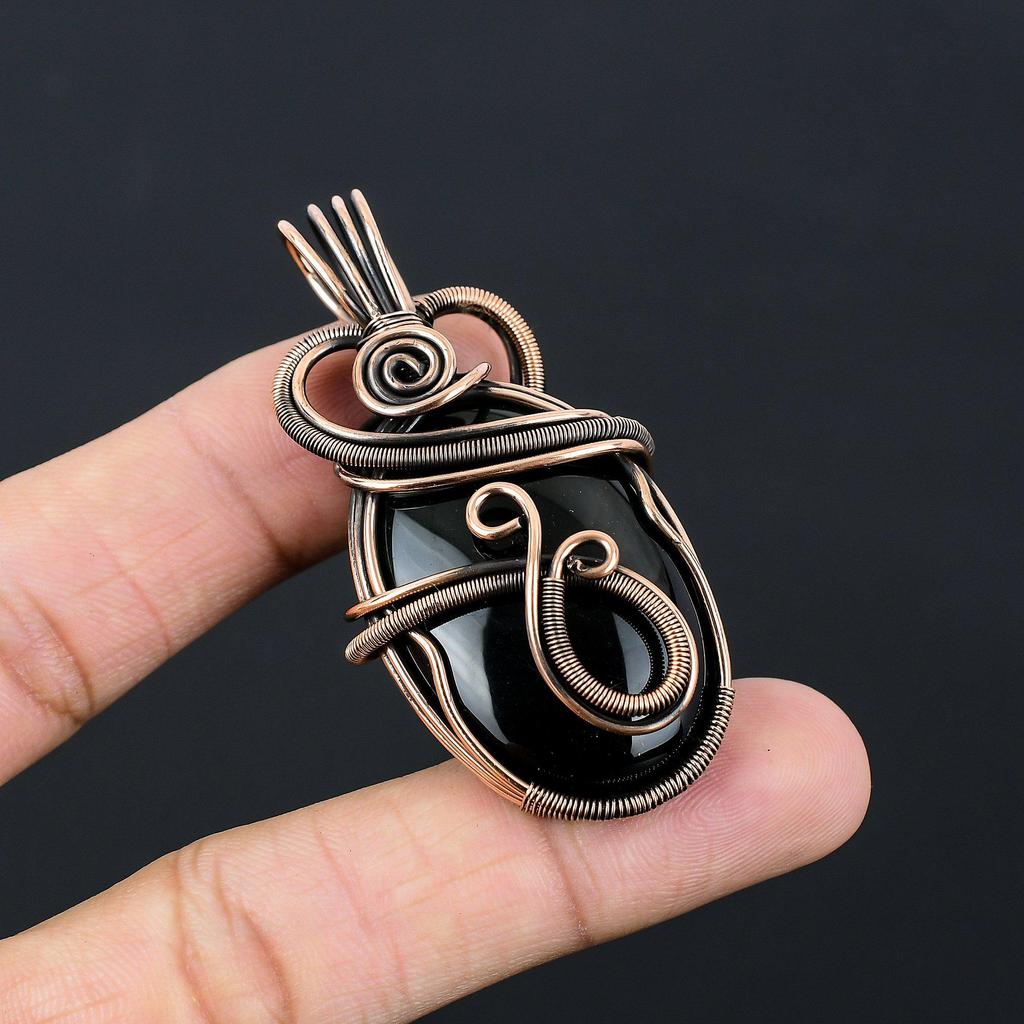 Fantastisk Svart Onyx Ädelsten Handgjorda Smycken Ren Koppartråd Omlindad Hänge