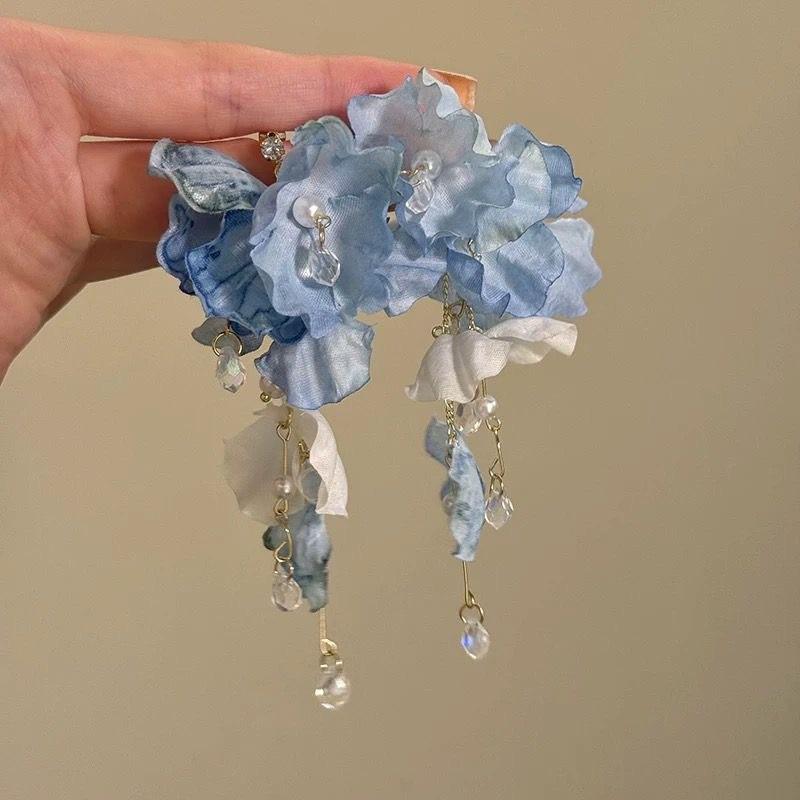 Light Luxury Flower Pattern Tassel Earrings: Niche Design with High-End Versatile Appeal