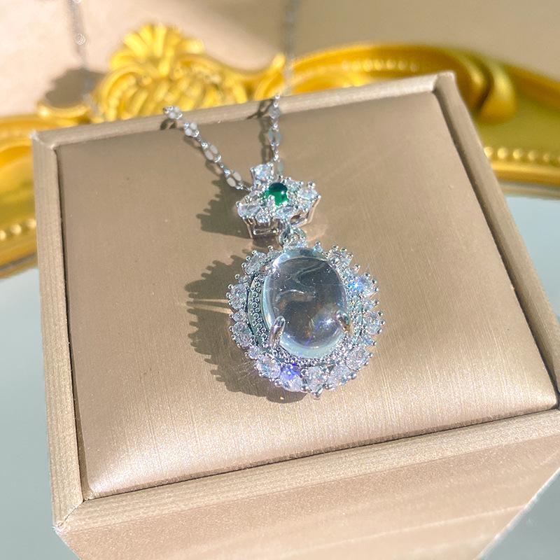 Chinese Style Icy Translucent Chalcedony Necklace - Elegant, Light Luxury Clavicle Chain