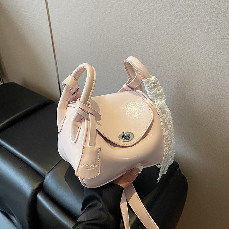 Niche Design Bag Women's New Popular Shoulder Underarm Bag High-end Versatile Messenger Bag