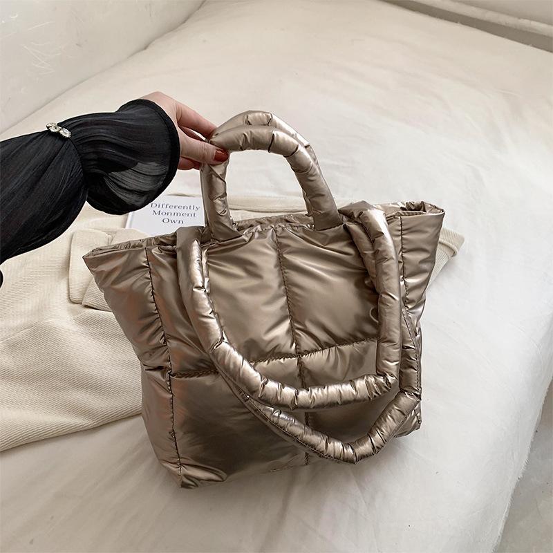New Women's Bag High End Down Jacket Handbag Large Capacity Fashionable Autumn and Winter Cotton Jacket Shoulder Bag Commuting Toy Bag