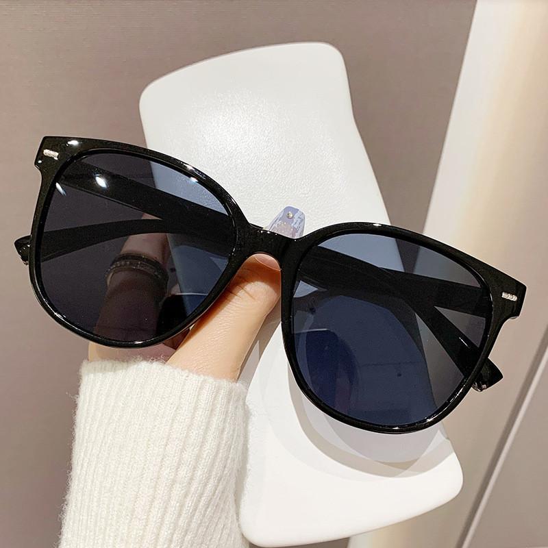 

2024 New Release Chic Black Frame Sunglasses With High Uv Resistance Unisex Oversized Shades Streetwear Eye Glasses Jt9004 StyleA