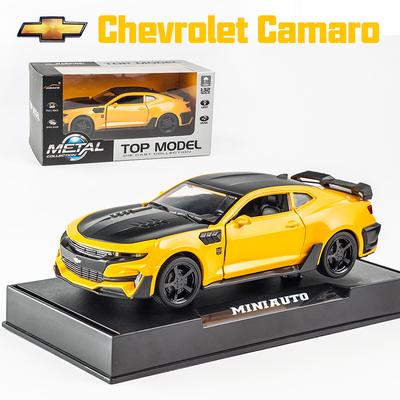 Model auta Camaro Bumblebee v měřítku 1/32 Hračka ze slitiny zinku Odlévání zpět do auta Zvukové a světelné hračky pro děti Kluk Dívka Dárek