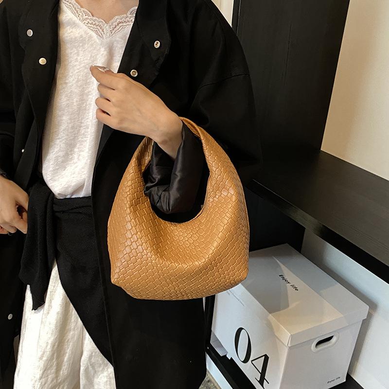 2024 Women's Fashion Crescent Shoulder Bag - Stylish European-American Design