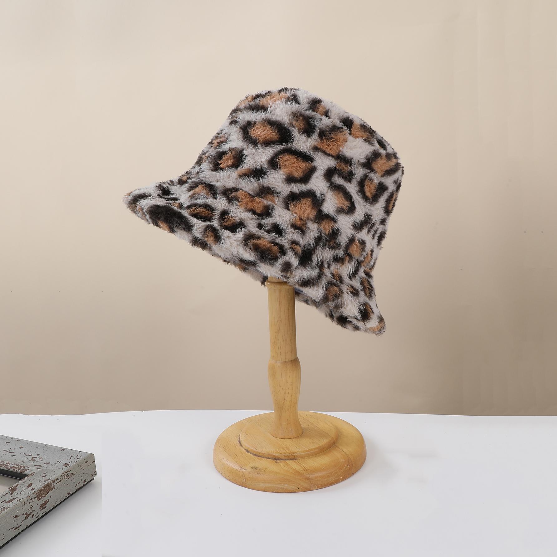 

A fashionable and versatile full-print leopard print plush fisherman s hat and an outdoor warm basin hat for autumn and winter One Size