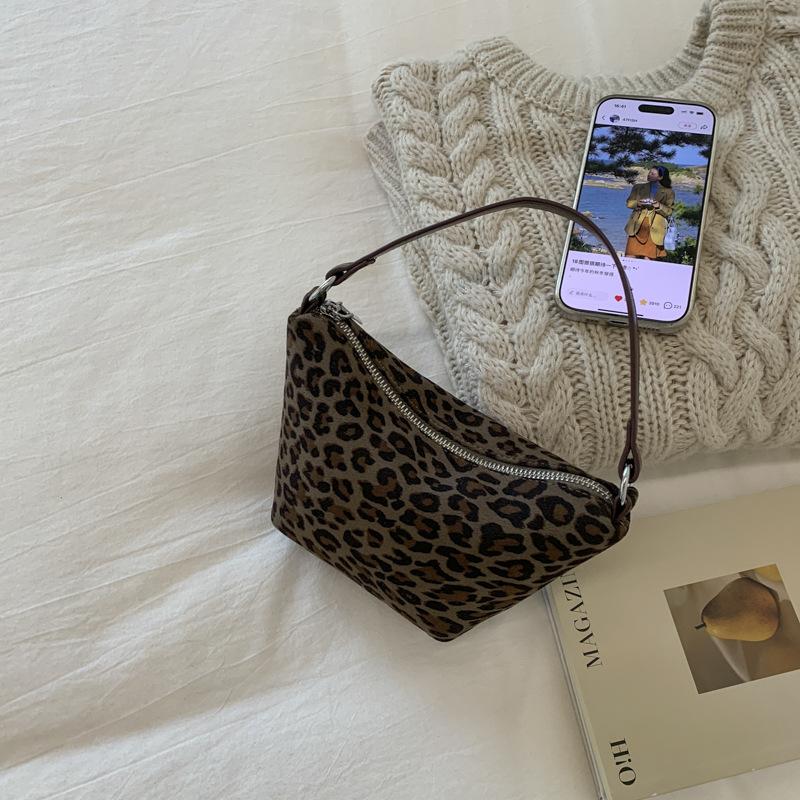 

Large capacity leopard print bag 2025 new fashionable versatile retro handbag simple casual high-end messenger bag 20*5*12 зелёный