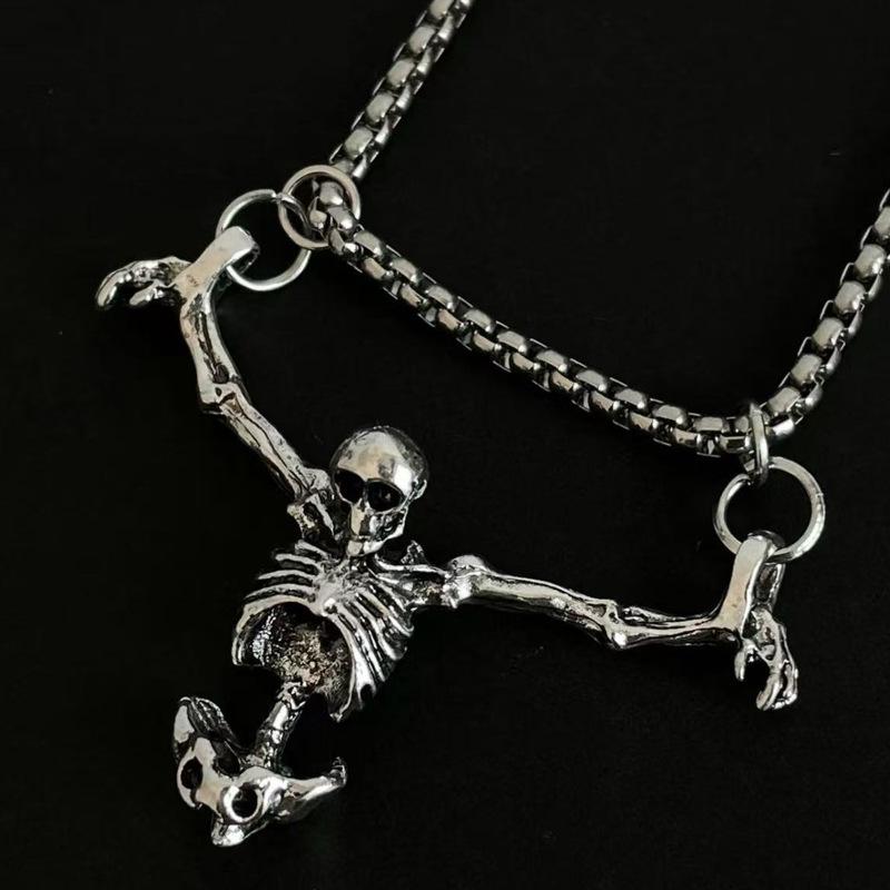 Vintage Creative Punk Punished Man Skull Pendant Necklace Men Halloween Hip Hop Personalized Necklace Party Jewelry Accessories