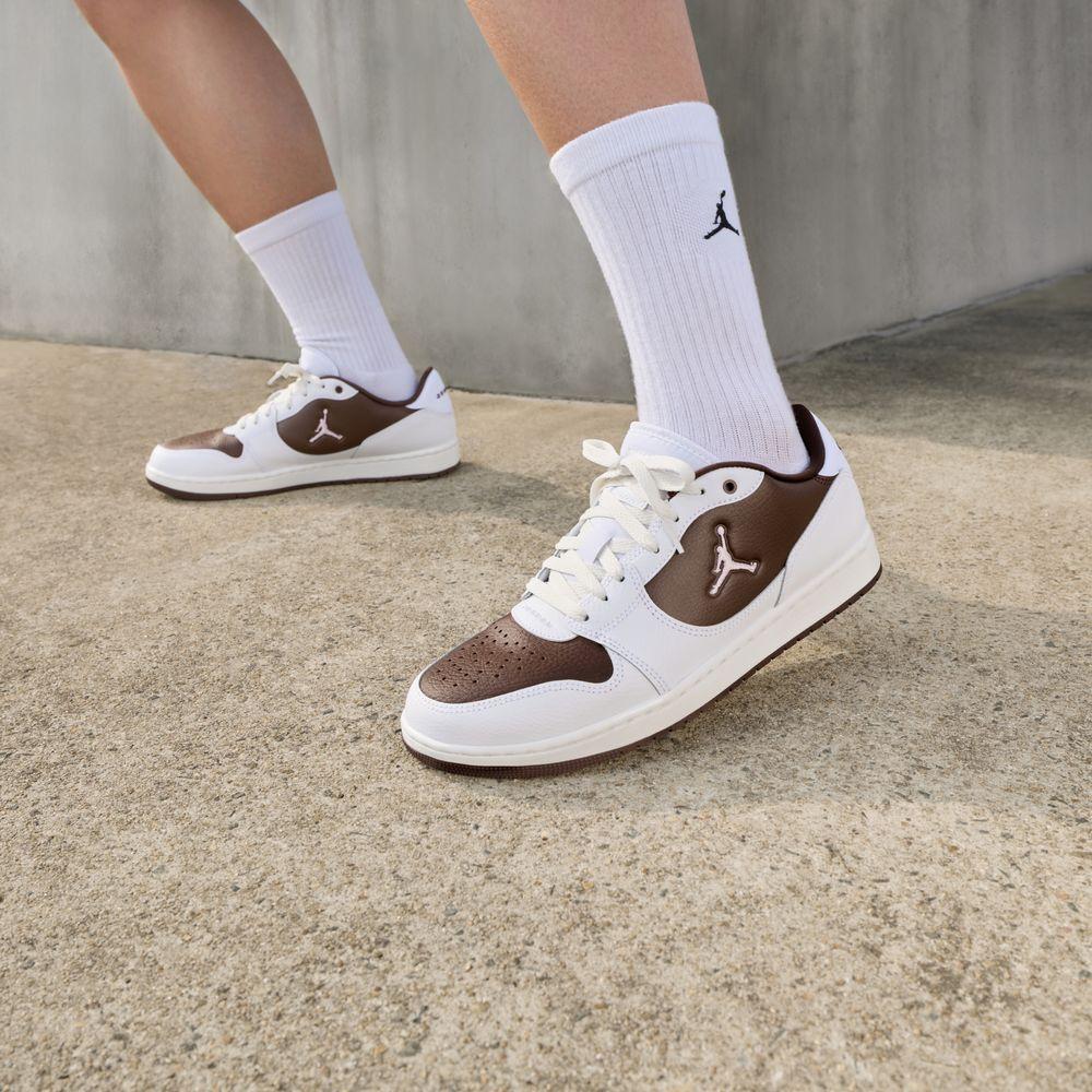 Jordan COURT CONNECT Vintage Basketball Shoes Men s Low top White Brow 40