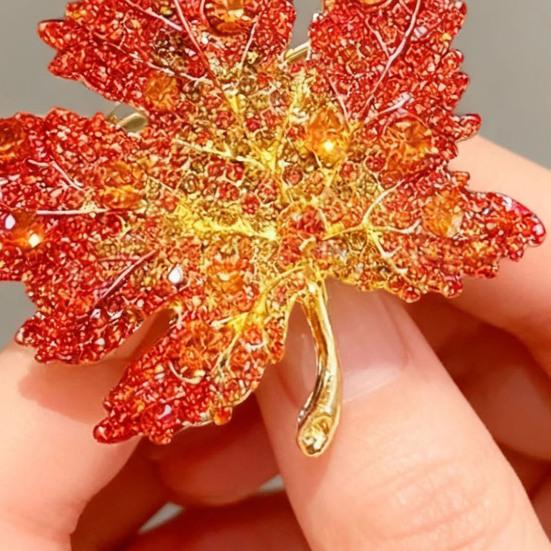 Alloy Brooch Imitation Pearls Inlaid Three Dimensional Flower Maple Design Pin Sweaters