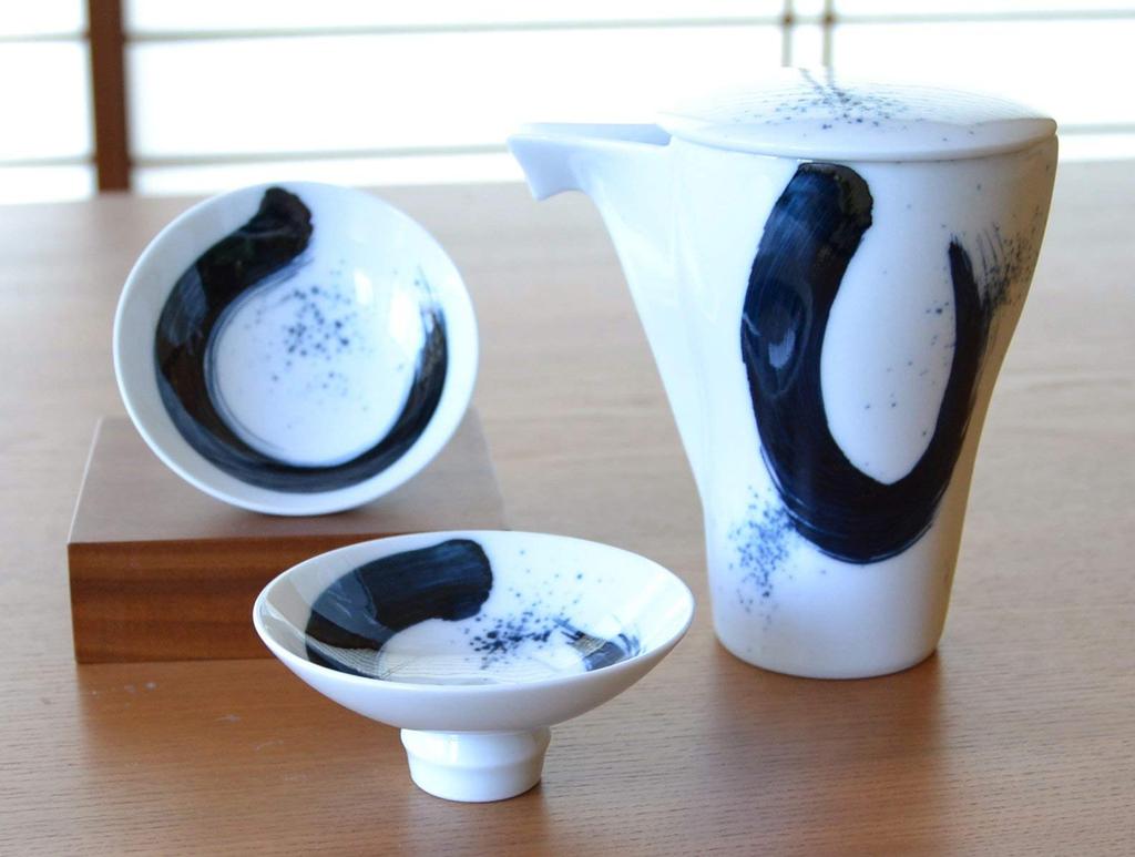 Liquor Tokkuri Ochoko Arita 1 sake 2 flat cups made in Japan set, set, ware, bottle, set, Ryumon, ceramic,