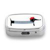 Portapillole Portatile con 2 Scomparti, Mini Custodia Organizer in Metallo per Medicine, Carino Contenitore Stampato per Pillole, Vitamine, Gioielli, Viaggio, Uso Quotidiano