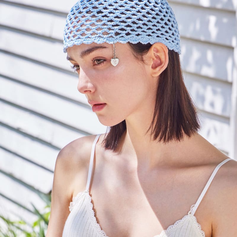

VARZAR Heart Chain Crochet Short Beanie Sky FREE