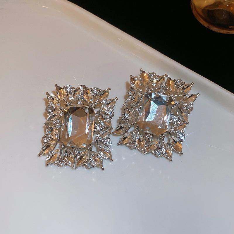 Multi-layer diamond-set square leaf pearl necklace earrings set light luxury collarbone chain exquisite gas jewelry women