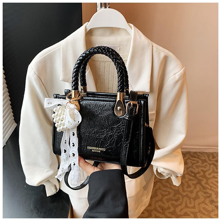 Small Bag Women's Summer Versatile 2025 New Fashion Simple Messenger Bag Portable Small Square Bag
