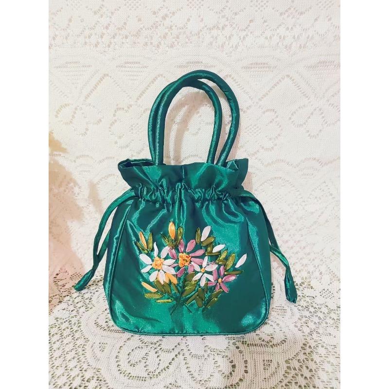 

Ethnic style handmade embroidered bag wedding candy handbag middle-aged and elderly shopping mobile phone change bag mini handbag 25*20cm