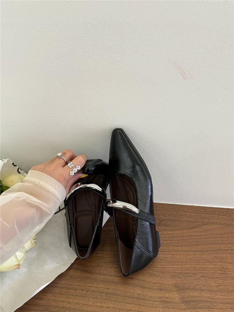 Xiaoxiangfeng inner height increase pointed Mary Jane shoes women's shoes 2025 spring and summer shallow mouth with skirt gentle evening single shoes