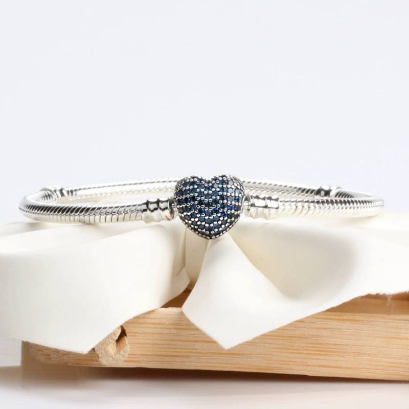 Heart Shape Copper Ladies Bracelet With Rhinestones For Daily Wear And Giftgiving
