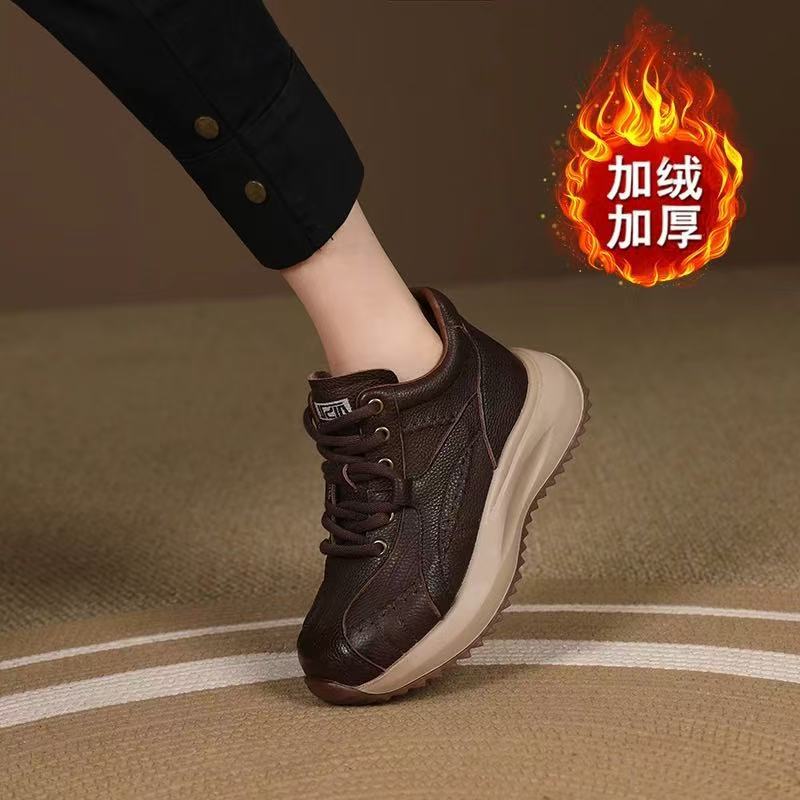 2026 thick soled leather retro casual shoes with soft sole and plush Forrest Gump shoes for women s autumn and winter new style 35 5990₽