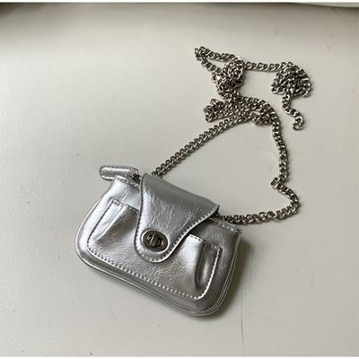 Damen Mini Umhängetaschen Handy Tasche Damen Crossbody Taschen Kleine Silberne Tasche Metallkette Offener Reißverschluss Neu