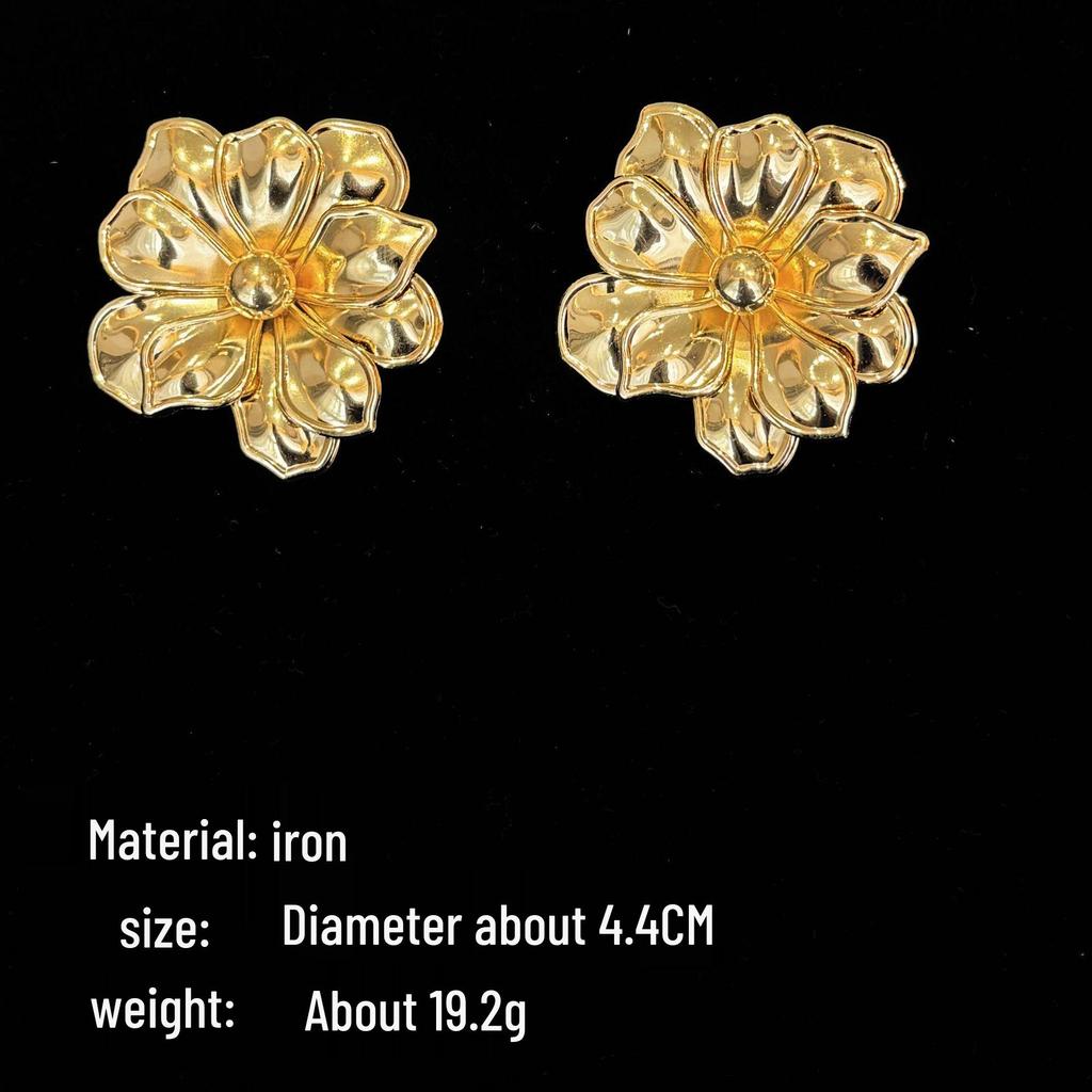 High-End European & American Gold Geometric Floral Stud Earrings for Women - Trendy Luxury Ear Jewelry