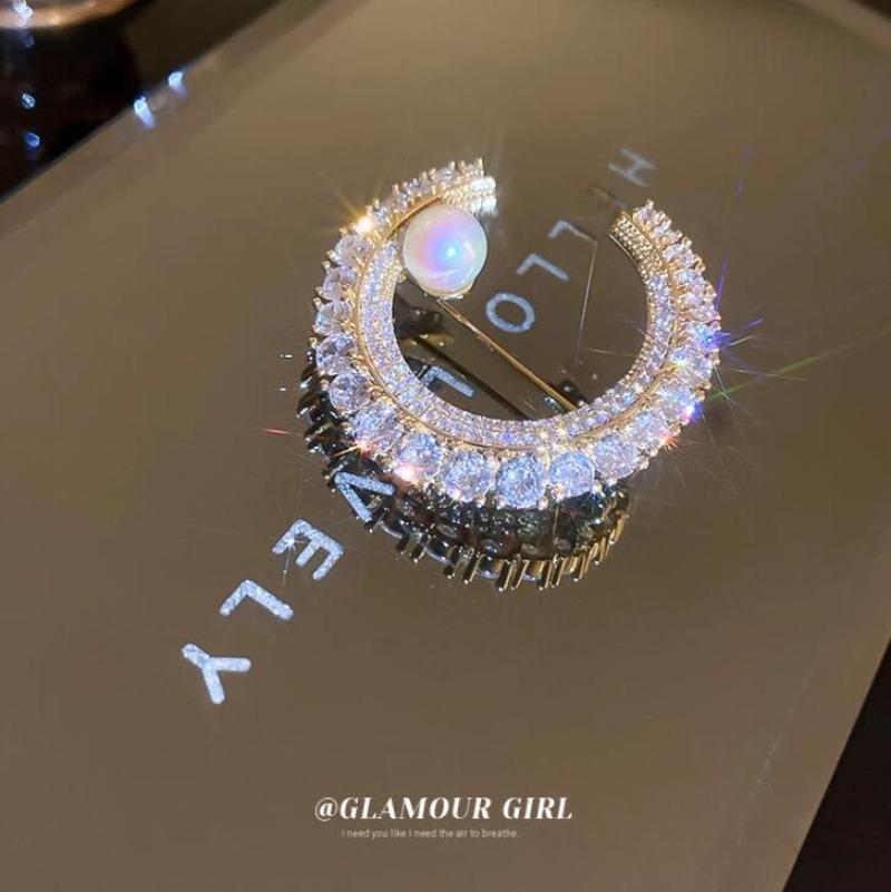 Women Pearl Rhinestone Lapel Pin Elegant C-Shape Overcoat Jewelry Gift for Her Shiny Dress Clips