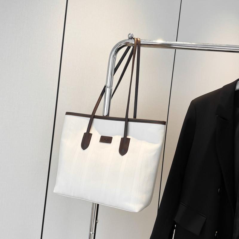 Stylish Large Capacity Tote Bag For Women With Fashionable Street Style Perfect For College Commute