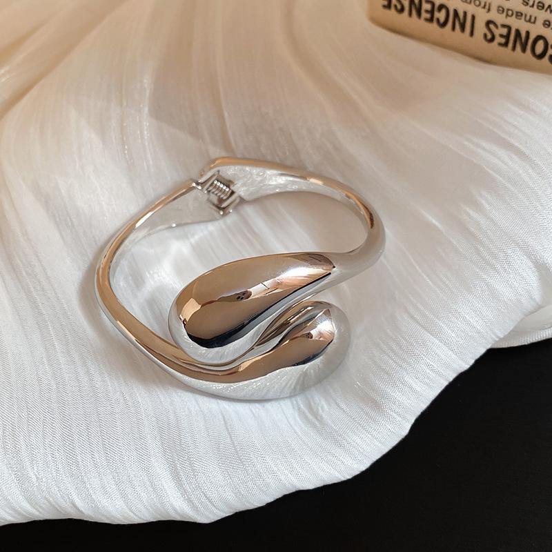 Asymmetrical Wide Face Statement Bangle: Elegant European & American Bracelet for Fashion-Forward Style