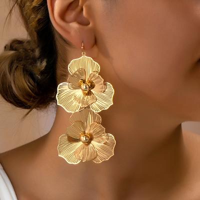 Women's Earrings with 3D Floral Hollow Design, Suitable for Daily Wear and Vacation Wear