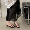 Weicher Boden dünner Riemen spitze Zehenpartie dünner Absatz mittlerer Absatz Pantoletten niedriger Absatz Sommer vielseitig Ein-Wort-Slipper High Heel Sandalen Damen Trend