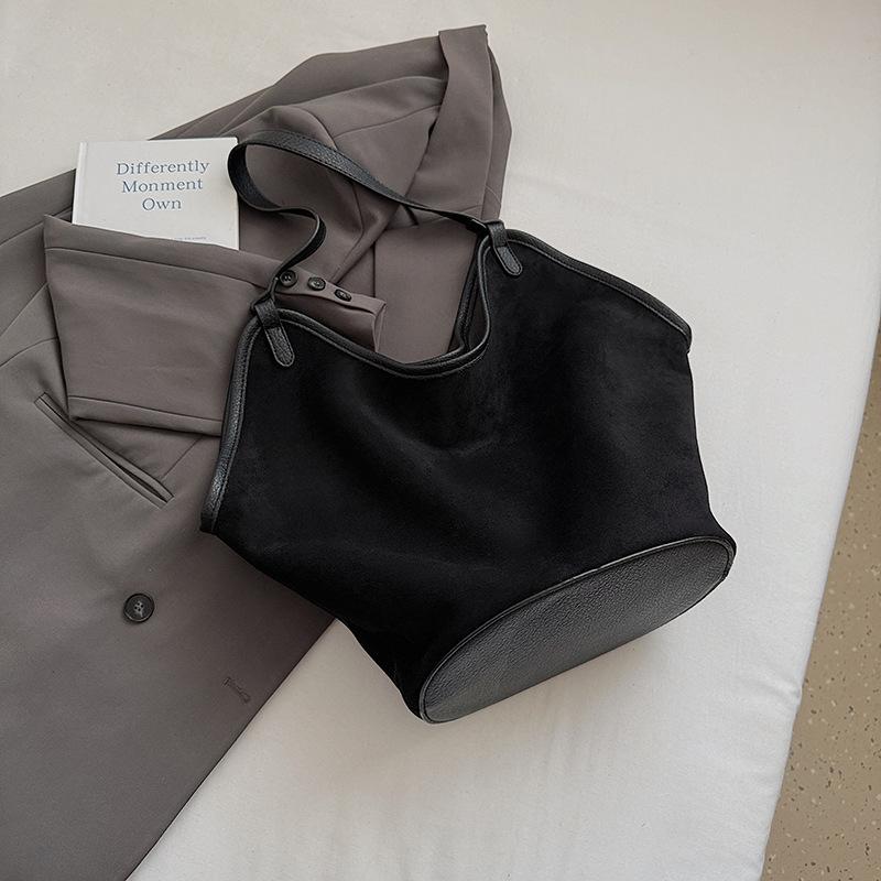 

Ретро Ленивый Ветер Сумка Под Мышку Женская 2025 Осень Новая Мода Сумка-Тоут для Поездок Большой Вместимости Сумка Через Плечо для Мамы и Ребенка чёрный