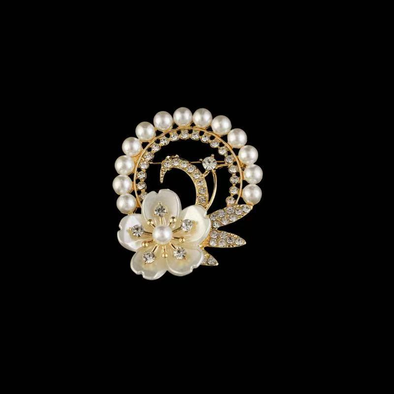 Elegant Little Xiang Faux Pearl Brooch - Perfect Gift for Women and Best Friends