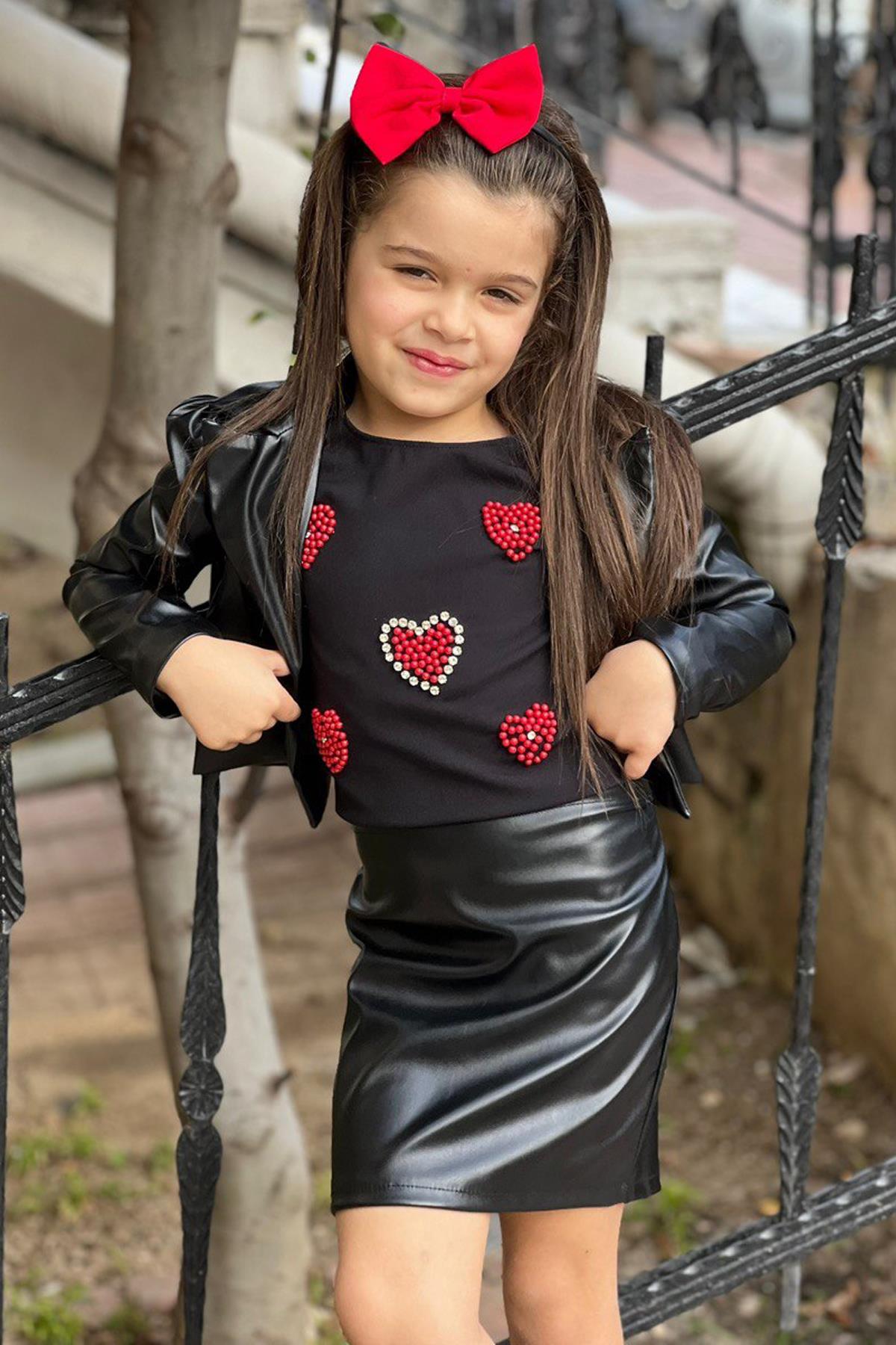 

Девушка Zero Collar Beaded Heart Детализированная черная кожаная юбка Костюм