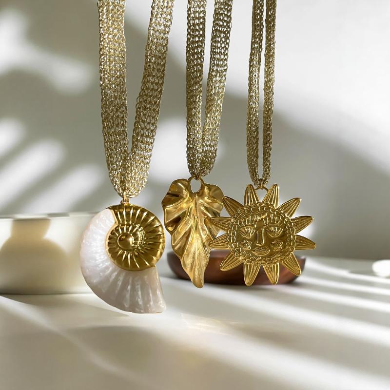 Stainless Steel Exaggerated White Resin Conch Leaf Sun Pendant Necklace For Women Trendy Knitted Mesh Belt Chain