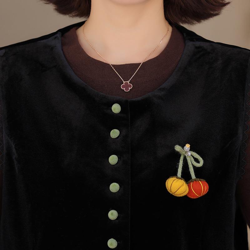 Autumn new product multi-button design vest high-end temperament golden velvet with contrasting color age-reducing vest vest vest