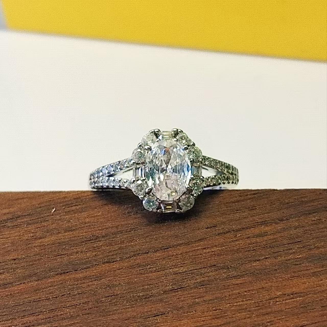 

Light Luxury Exquisite Imitation 6 * 8 Oval Zircon Ring Female, Heavy Industry Surrounding Zircon Fashion Treasure Ring Opening Adjustable