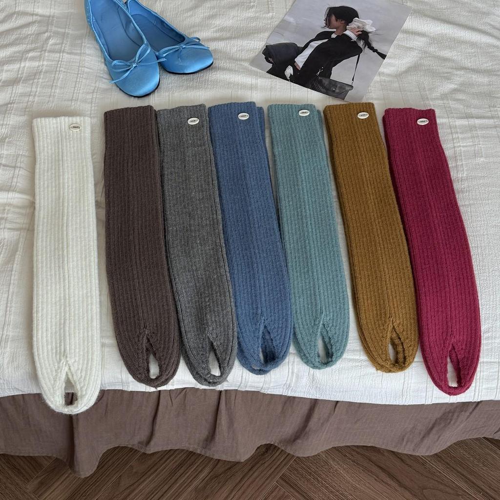 Women's Velvet Thickened White Stirrup Leg Warmers: Warm, Versatile, Korean-Style for Autumn/Winter Ballet & Single Shoe Pairing.