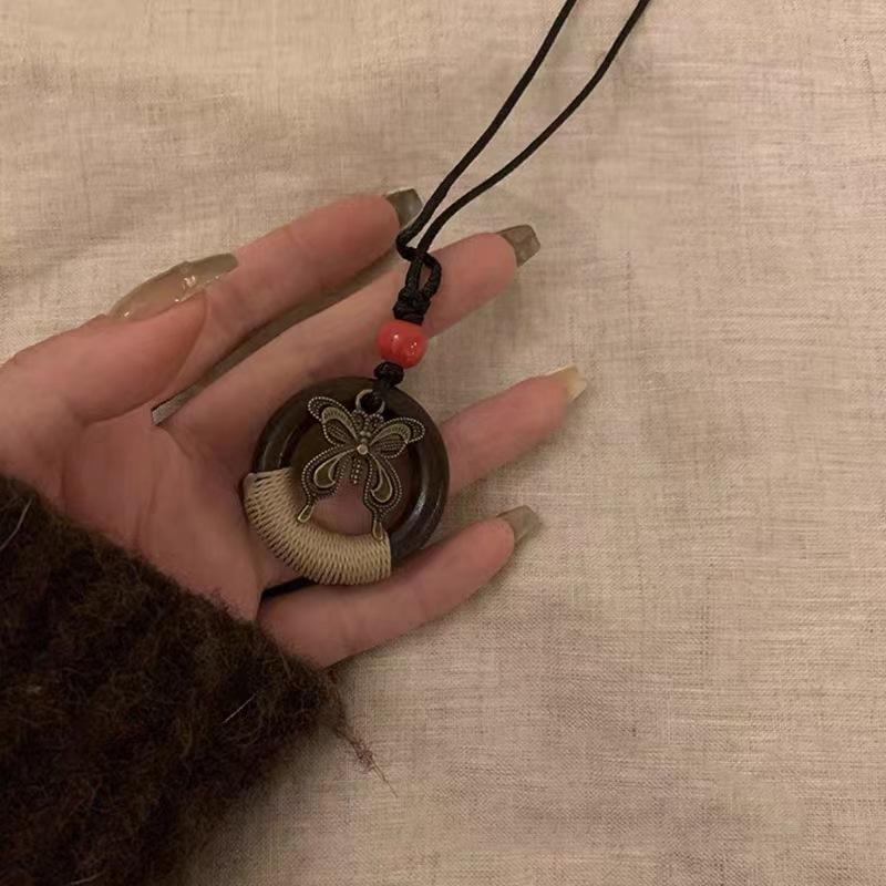 New Chinese-style Retro Ethnic Style Butterfly Necklace Women's Year New Popular Collarbone Chain Niche Design Personality